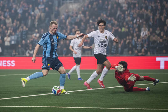 Djurgårdens Kristian Lien och Brommapojkarnas målvakt
