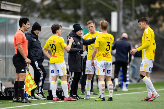 Falkenbergs tränare Christoffer Andersson ger
