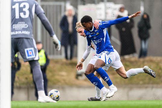 Helsingborgs Leo Hedenberg och GIF Sundsvalls Alieu Atlee