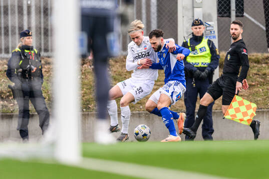 Helsingborgs Leo Hedenberg och GIF Sundsvalls Amaro Bahtijar