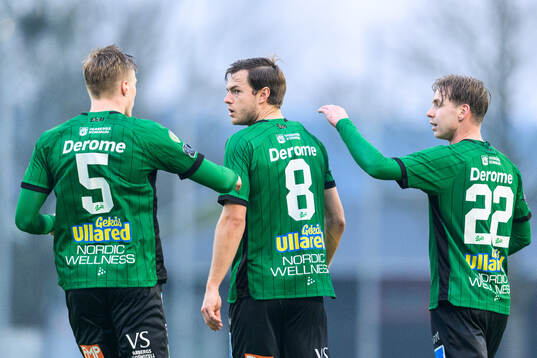 Varbergs Emil Hellman, Albin Winbo och Axel Vidjeskog jublar