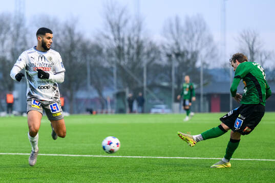 Karlstads Seif Dine Hraoubia och Varbergs Jonathan Nilsson