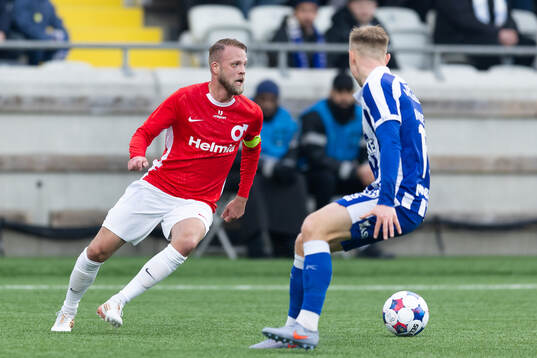 Degerfors Daniel Sundgren  och IFK Göteborgs David Kruse