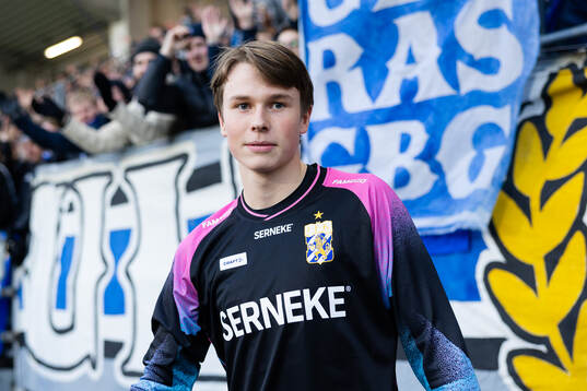 IFK Göteborgs målvakt Alexander Carlsson startar en