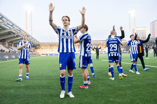 IFK Göteborgs August Erlingmark tackar publiken