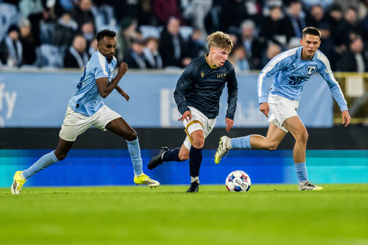 Malmö FFs Taha Ali och Jovan Milosavljevic och Halmstads