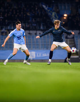 Malmö FFs Yanis Karabelyov och Halmstads Ludvig Arvidsson