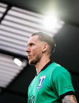 Malmö FFs målvakt Robin Olsen gör entré