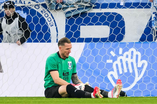Malmö FFs målvakt Robin Olsen deppar