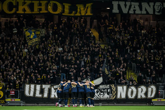 AIKs spelare samlas
