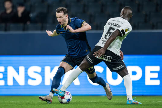 AIKs Bersant Celina och Häckens Brice Wembangomo