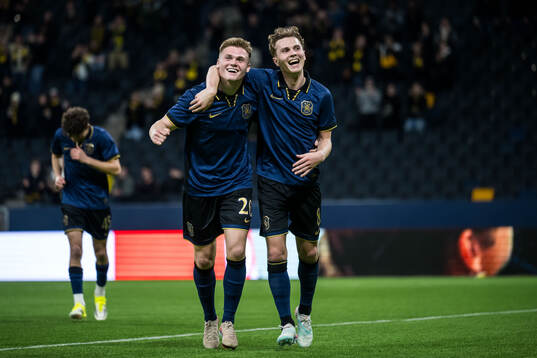 AIKs Erik Hovden Flataker och Johan Hove jublar