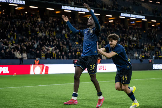 AIKs Zadok Yohanna och Taha Ayari jublar