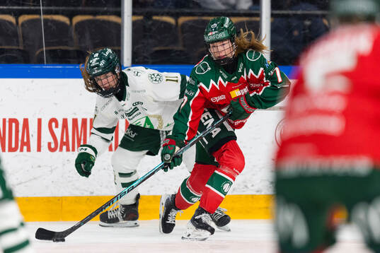 Färjestads Lauren Bellefontaine och Frölundas Sanni