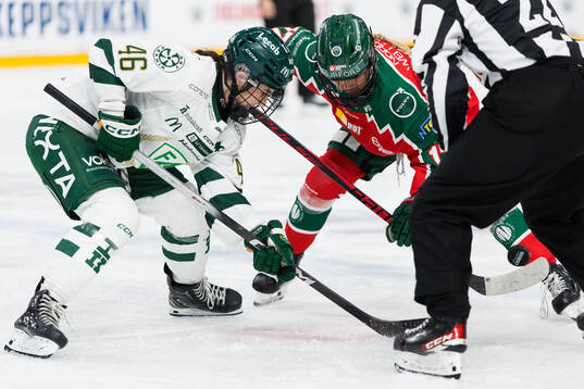 Färjestads Emelie Cordoba och Frölundas Sofie Lundin
