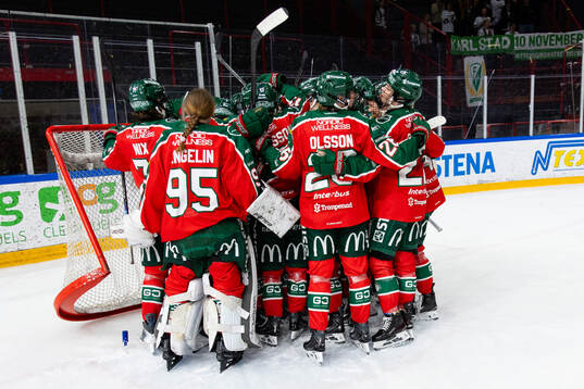 Frölundas spelare jublar