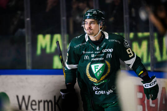 Färjestads David Tomasek jublar 1-0 målet