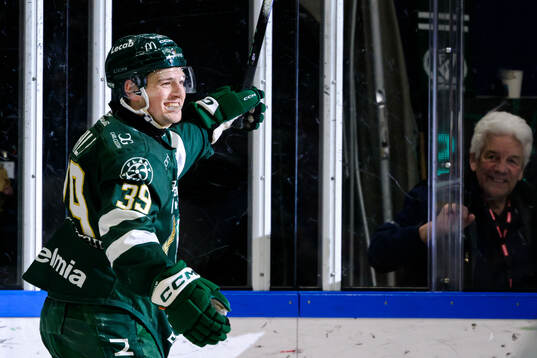 Färjestads Luke Philp jublar