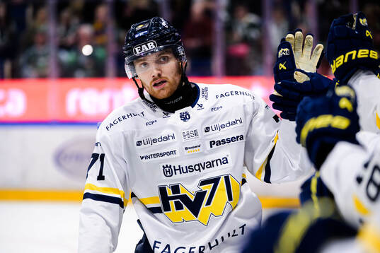 HV71s William Ignberg Nilsson jublar