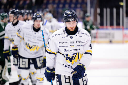 HV71s Riley Woods deppar