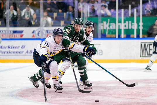 HV71s Linus Lindström och Färjestads Filip Roos