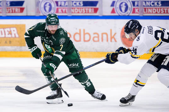 Färjestads Axel Bergkvist och HV71s Hampus Eriksson