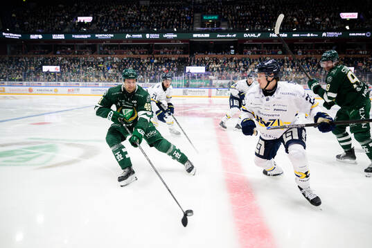 Färjestads Filip Roos och HV71s Victor Laz
