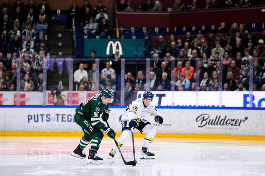 Färjestads David Tomasek och HV71s Andreas Borgman