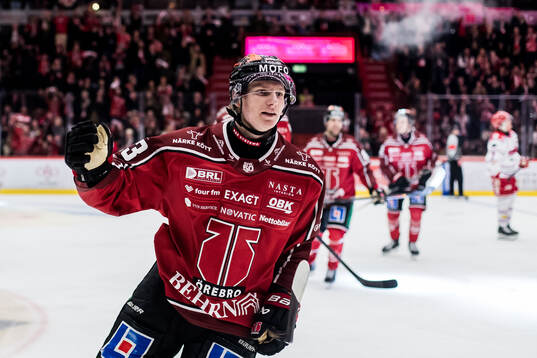Örebros Egor Polin jublar