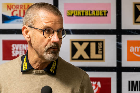 Timrås tränare Tommy Samuelsson på presskonfarensen
