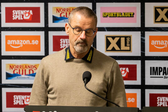 Timrås tränare Tommy Samuelsson på presskonfarensen