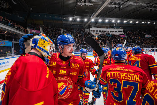 Djurgårdens målvakt Magnus Hellberg och Oliver Kylington