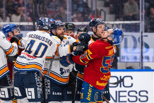Växjös Brian Cooper och Djurgårdens Charles Hudon