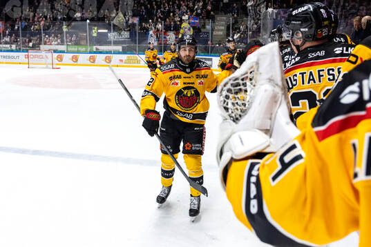 Luleås Ben Tardif jublar