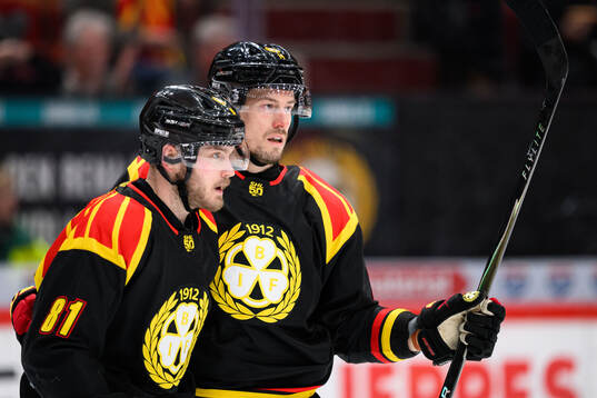 Brynäs Kieffer Bellows och Robert Hägg jublar