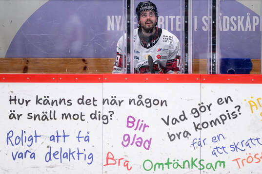 Malmö Redhawks Seth Barton i utvisningsbåset