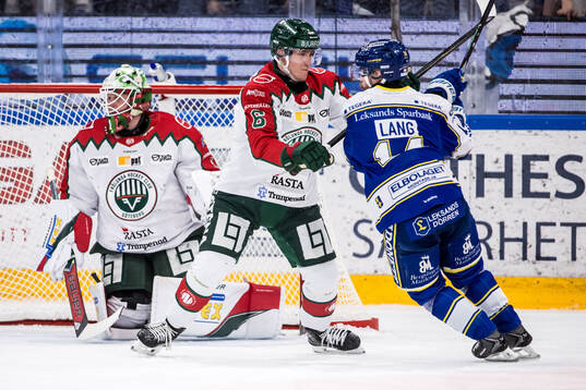 Frölundas målvakt Lars Johansson och Filip Hasa och