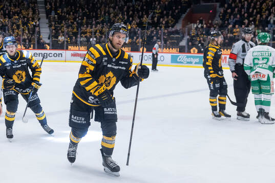 Skellefteås Viktor Grahn jublar