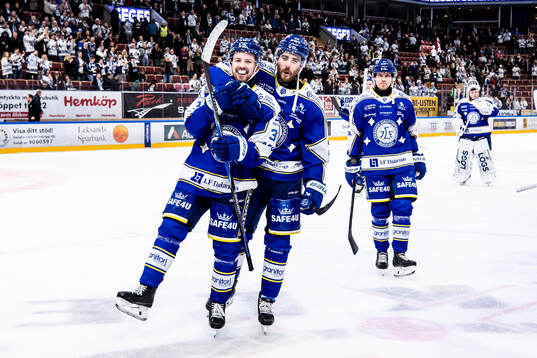 Leksands Fred Nilsson och Nolan Stevens jublar
