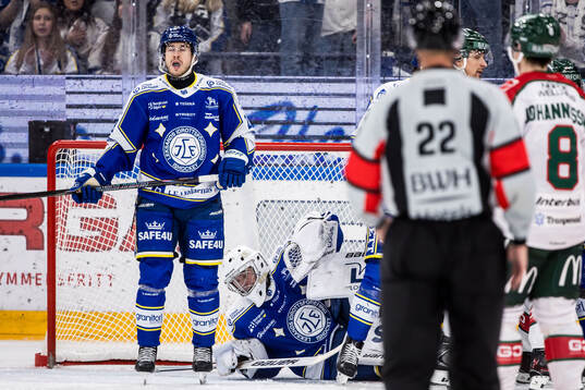Leksands Michael Lindqvist och målvakt Filip Larsson