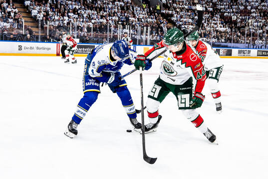 Leksands Tinus Luc Koblar och Frölundas Noah Dower Nilsson