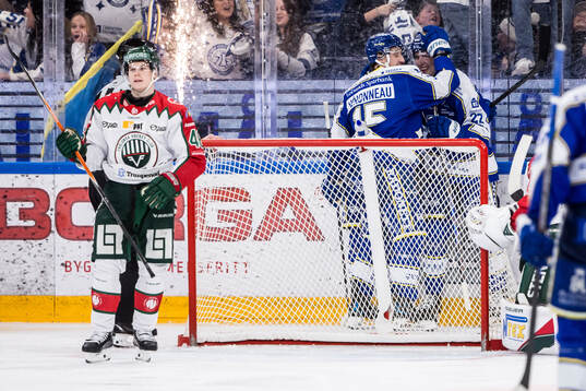 Leksands Lukas Vejdemo jublar