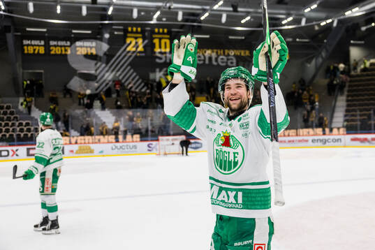 Rögles Lukas Ekeståhl-Jonsson jublar