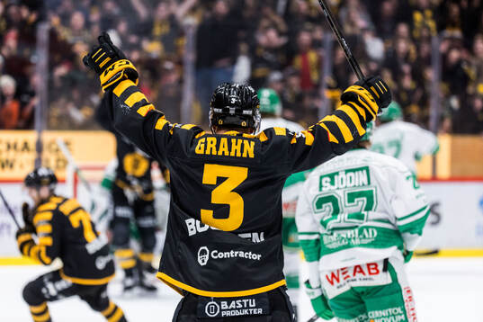 Skellefteås Viktor Grahn jublar
