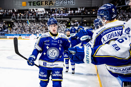 Leksands Lukas Vejdemo jublar