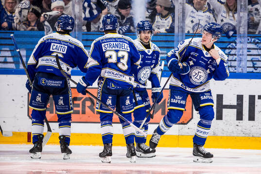 Leksands Lukas Vejdemo jublar