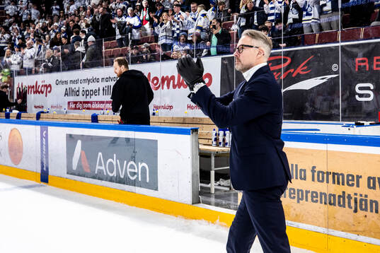 Leksands tränare Johan Hedberg jublar