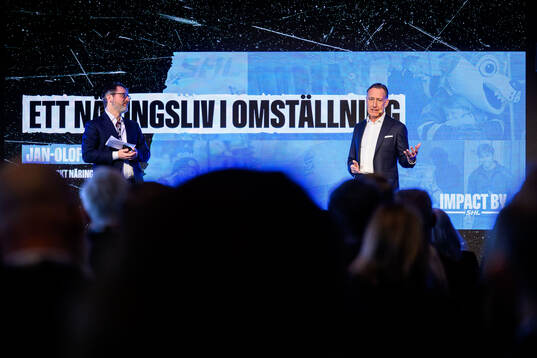 Martin Carlsson-Wall, moderator och Jan-Olof Jacke, VD