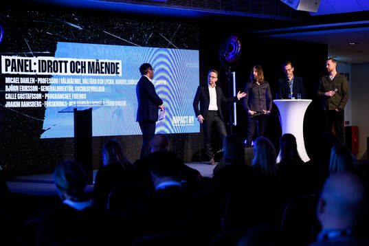 Martin Carlsson-Wall, moderator, Micael Dahlen, professor