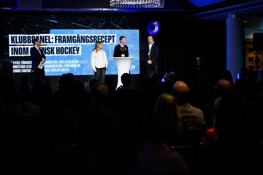 Panelsamtal med Martin Carlsson-Wall, moderator, Jennie